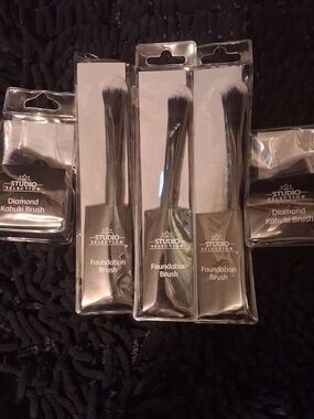 Studio Selection Foundation & Diamond Kabuki Brush Set - Black Handles